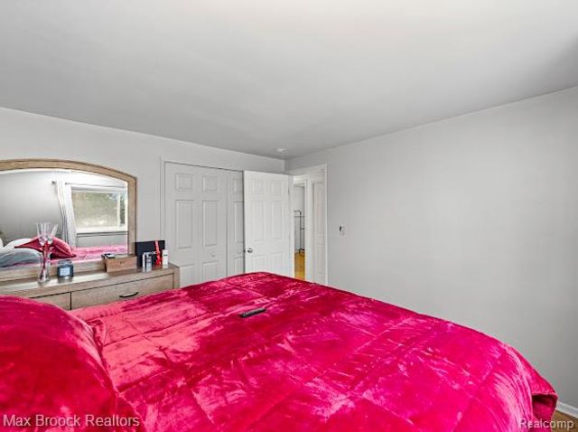 27124 Bradner Drive, Warren, MI 48088
