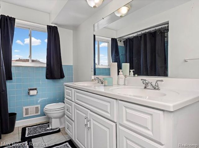 27124 Bradner Drive, Warren, MI 48088