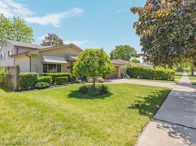 27124 Bradner Drive, Warren, MI 48088