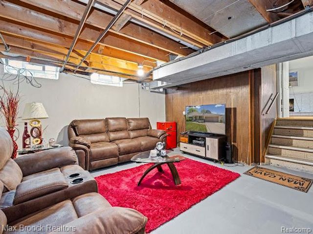27124 Bradner Drive, Warren, MI 48088