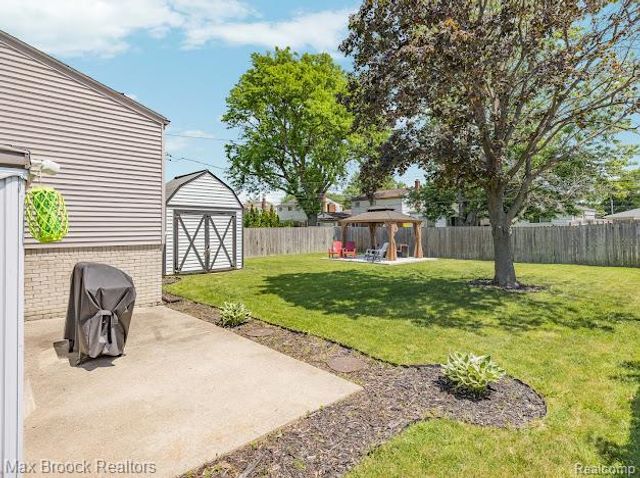 27124 Bradner Drive, Warren, MI 48088
