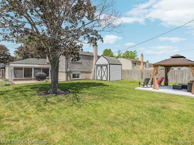 27124 Bradner Drive, Warren, MI 48088