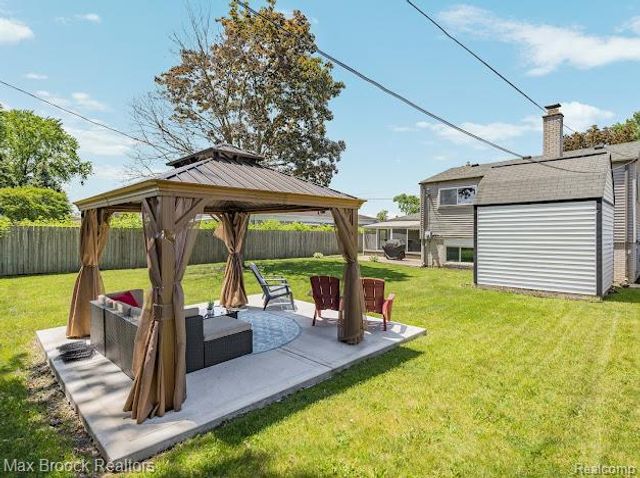 27124 Bradner Drive, Warren, MI 48088