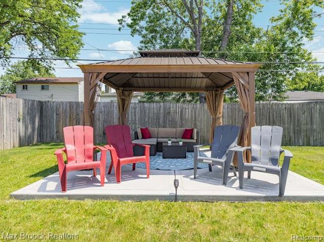 27124 Bradner Drive, Warren, MI 48088