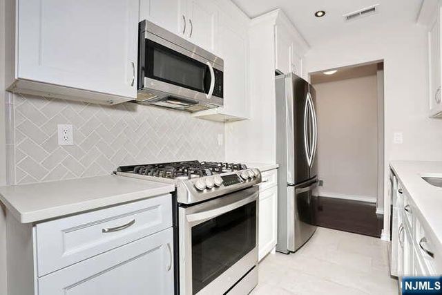 17 Colonial Village Drive, Hillsdale, NJ 07642