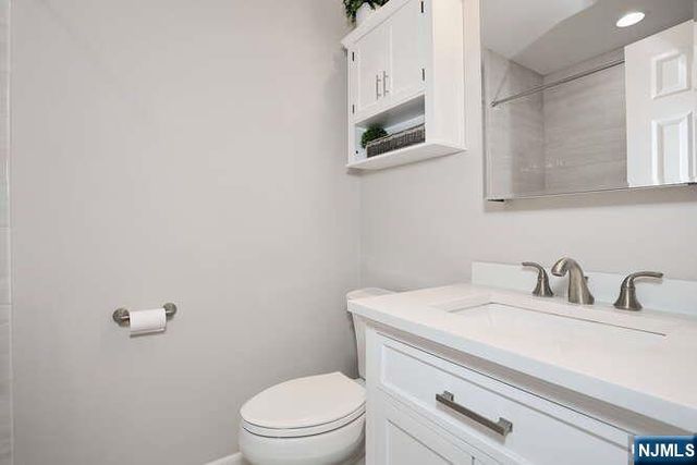 17 Colonial Village Drive, Hillsdale, NJ 07642