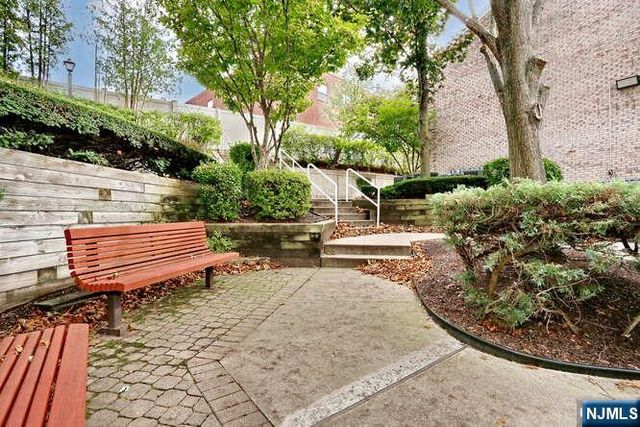 17 Colonial Village Drive, Hillsdale, NJ 07642