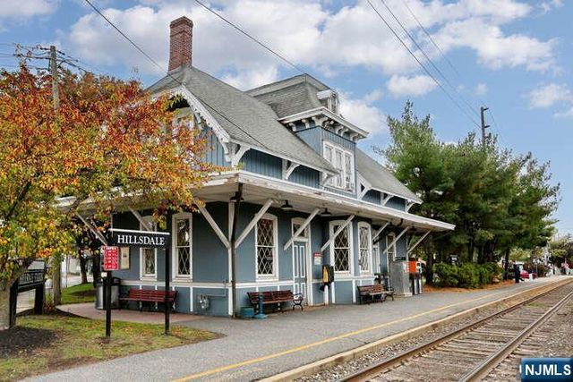 17 Colonial Village Drive, Hillsdale, NJ 07642