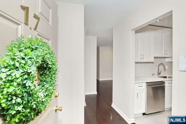 17 Colonial Village Drive, Hillsdale, NJ 07642