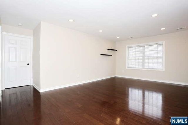 17 Colonial Village Drive, Hillsdale, NJ 07642