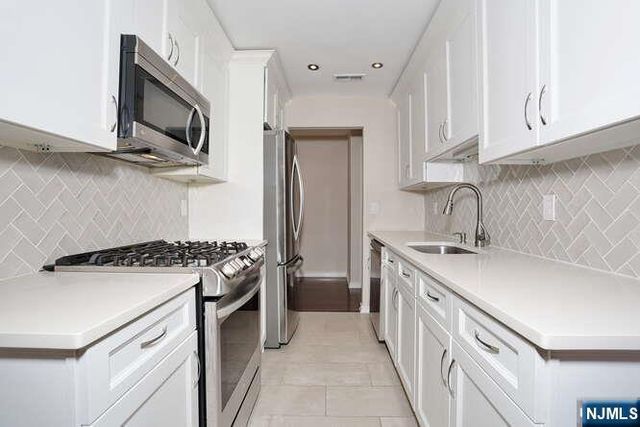 17 Colonial Village Drive, Hillsdale, NJ 07642