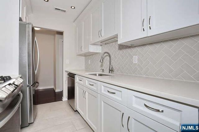 17 Colonial Village Drive, Hillsdale, NJ 07642