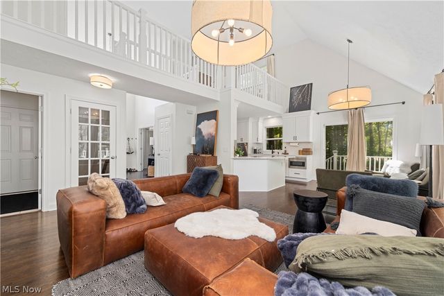435 Country Walk, Amherst, OH 44001