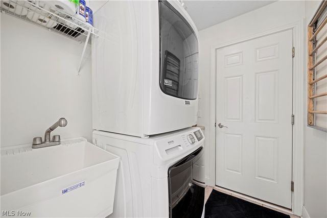435 Country Walk, Amherst, OH 44001