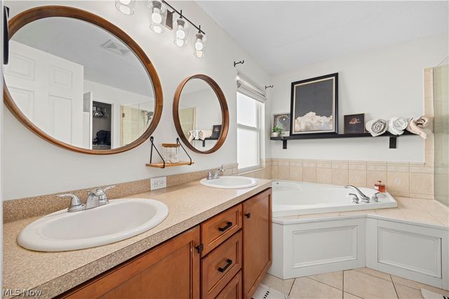 435 Country Walk, Amherst, OH 44001
