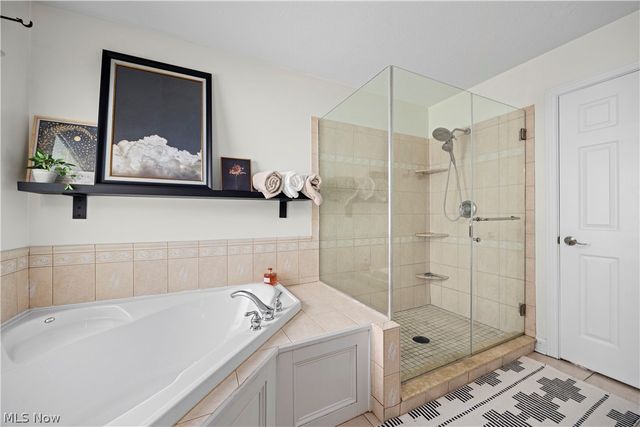 435 Country Walk, Amherst, OH 44001