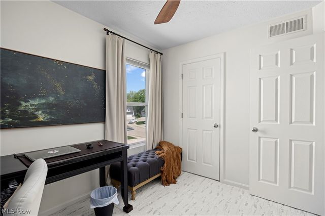 435 Country Walk, Amherst, OH 44001