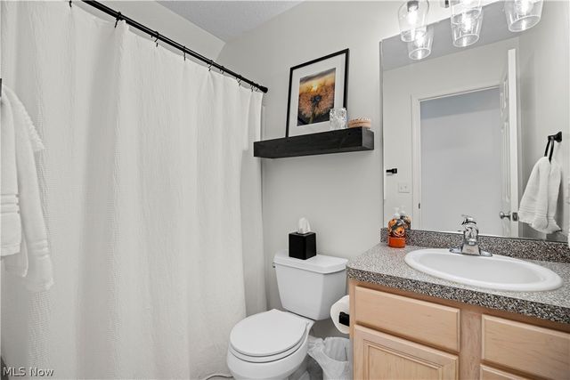 435 Country Walk, Amherst, OH 44001