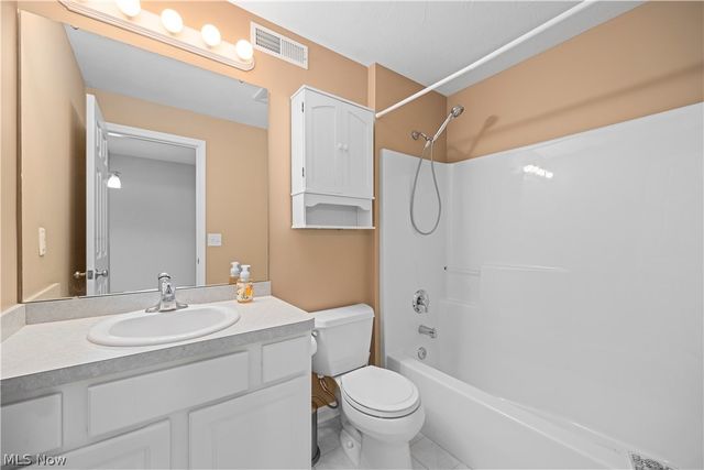 435 Country Walk, Amherst, OH 44001