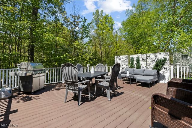 435 Country Walk, Amherst, OH 44001