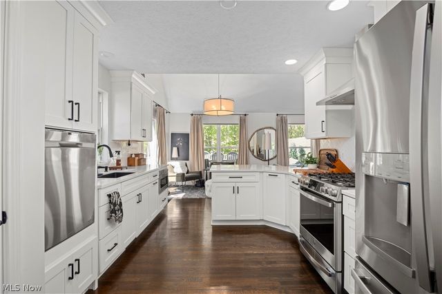 435 Country Walk, Amherst, OH 44001