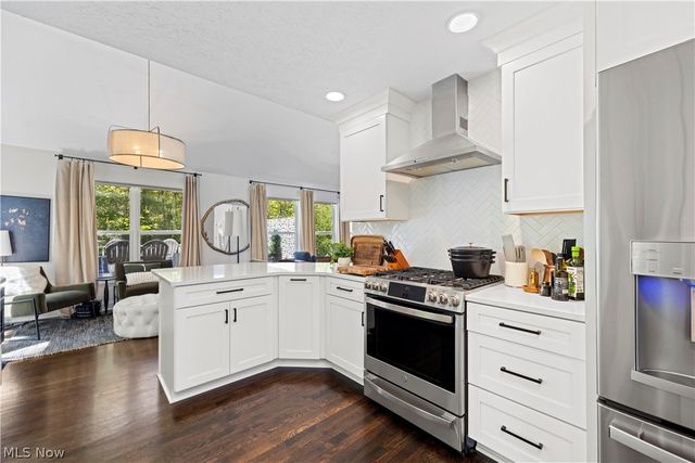 435 Country Walk, Amherst, OH 44001