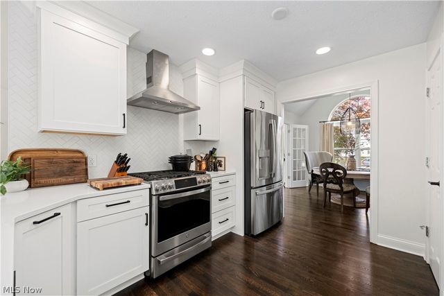 435 Country Walk, Amherst, OH 44001