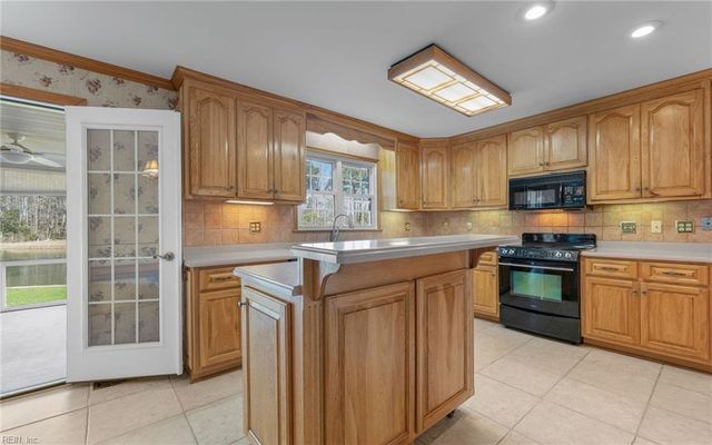 526 Elizabeth Lake DR, Hampton, VA 23669