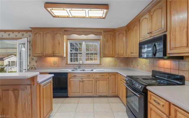 526 Elizabeth Lake DR, Hampton, VA 23669