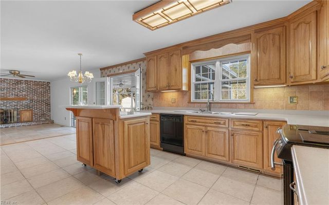 526 Elizabeth Lake DR, Hampton, VA 23669