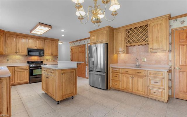 526 Elizabeth Lake DR, Hampton, VA 23669