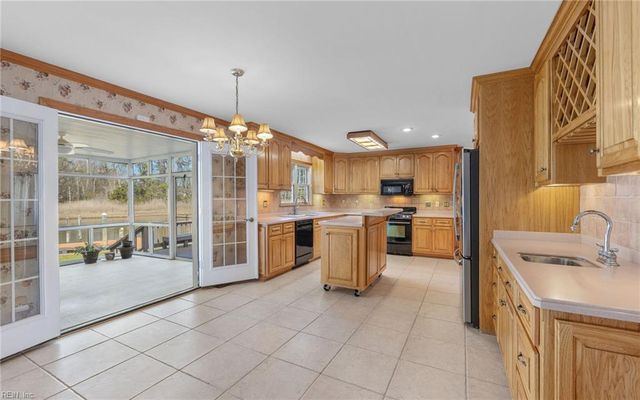 526 Elizabeth Lake DR, Hampton, VA 23669