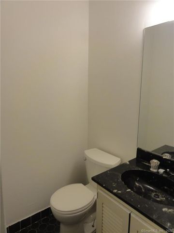 500 Newfield Avenue 1F, Stamford, CT 06905