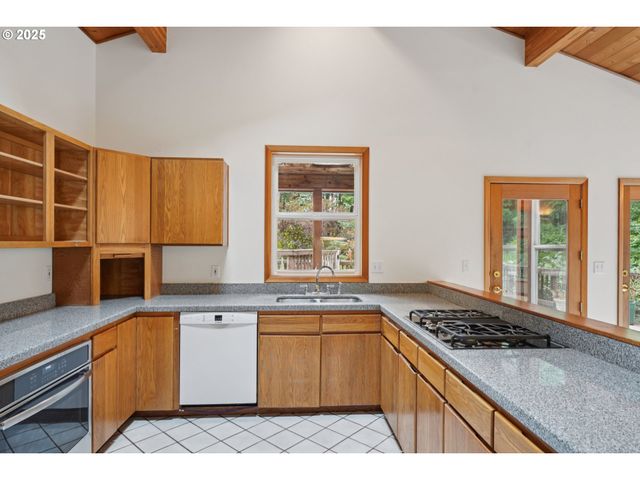 25180 S DIANNE Dr, Beavercreek, OR 97004