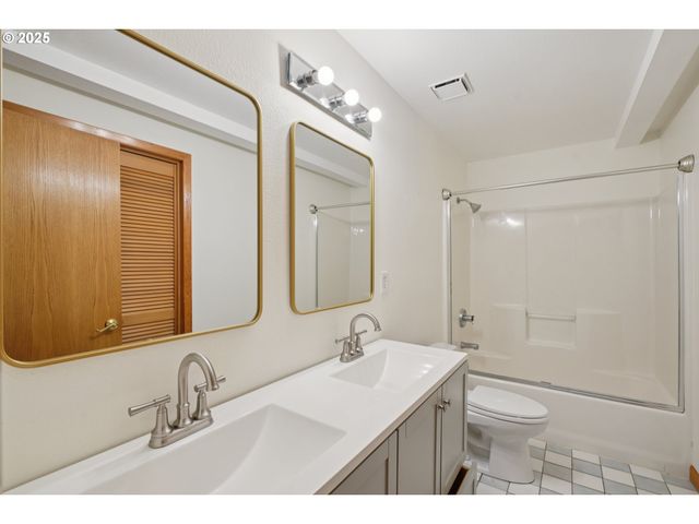 25180 S DIANNE Dr, Beavercreek, OR 97004