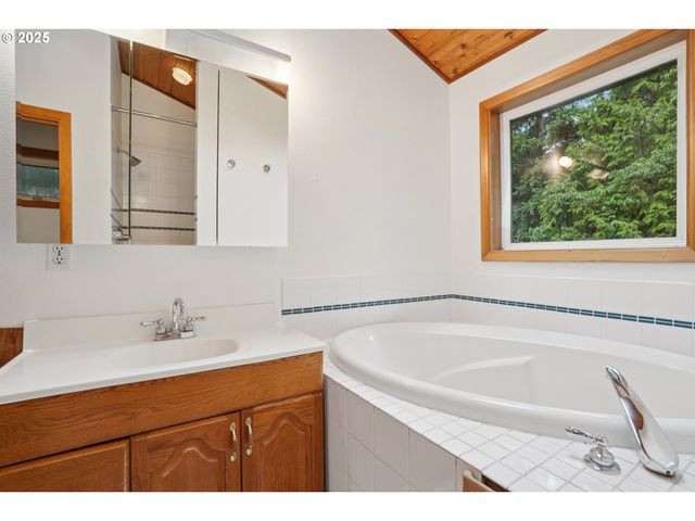 25180 S DIANNE Dr, Beavercreek, OR 97004