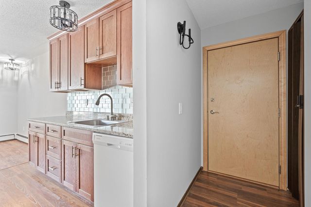 4442 Cedar Lake Road S 7, Saint Louis Park, MN 55416