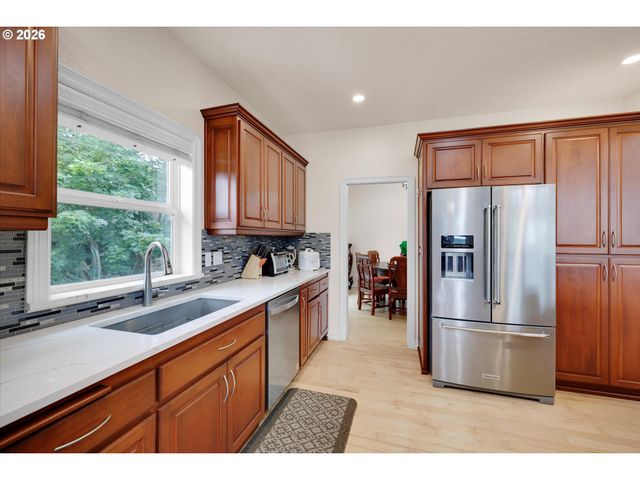 10520 Se ISAAC Dr, Happy Valley, OR 97086