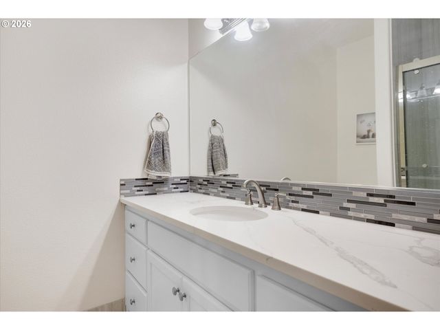 10520 Se ISAAC Dr, Happy Valley, OR 97086