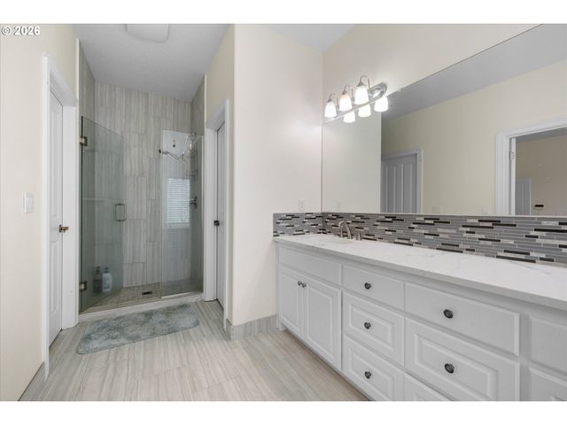 10520 Se ISAAC Dr, Happy Valley, OR 97086