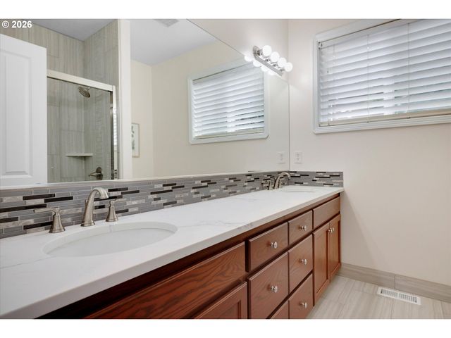 10520 Se ISAAC Dr, Happy Valley, OR 97086