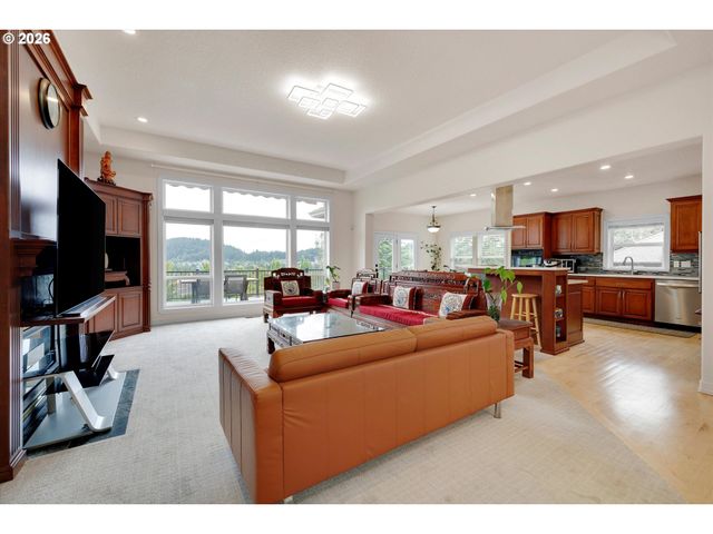 10520 Se ISAAC Dr, Happy Valley, OR 97086
