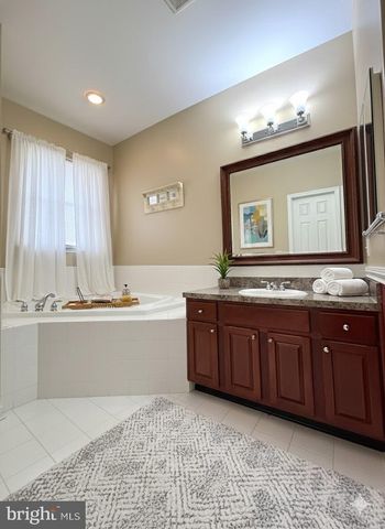 1 MARLOWE CT, Absecon, NJ 08205