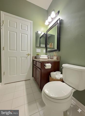 1 MARLOWE CT, Absecon, NJ 08205