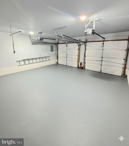 1 MARLOWE CT, Absecon, NJ 08205