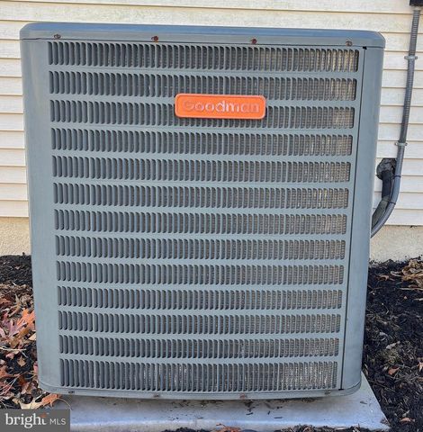 1 MARLOWE CT, Absecon, NJ 08205