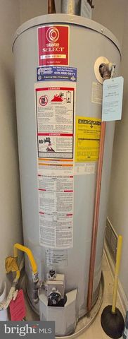 1 MARLOWE CT, Absecon, NJ 08205