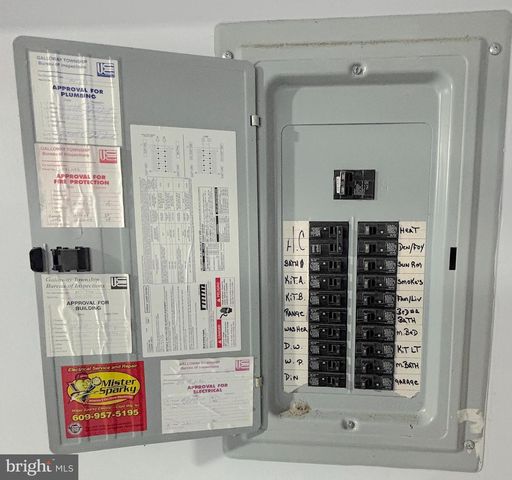 1 MARLOWE CT, Absecon, NJ 08205