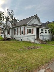 906 Irvine Avenue NW, Bemidji, MN 56601