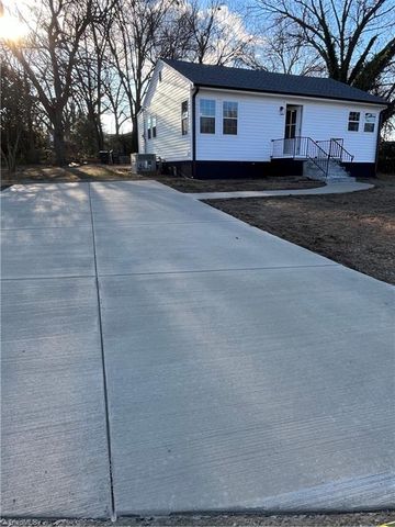 609 Phillips Street, Burlington, NC 27217